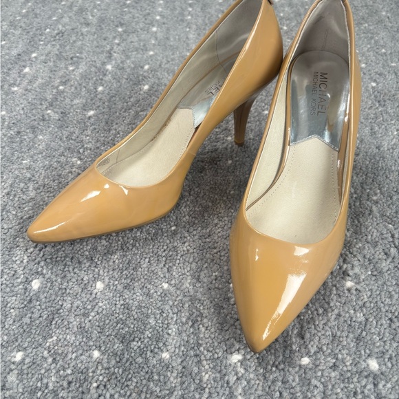 NEW Michael Kors Tan Pointed-Toe Heels - Picture 1 of 4